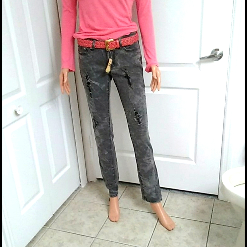 Distressed Jeans size 3/32. By Do Denim